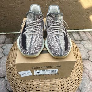 Yezzy Boost 350. Color Zyon/Zyon. Size 10.5